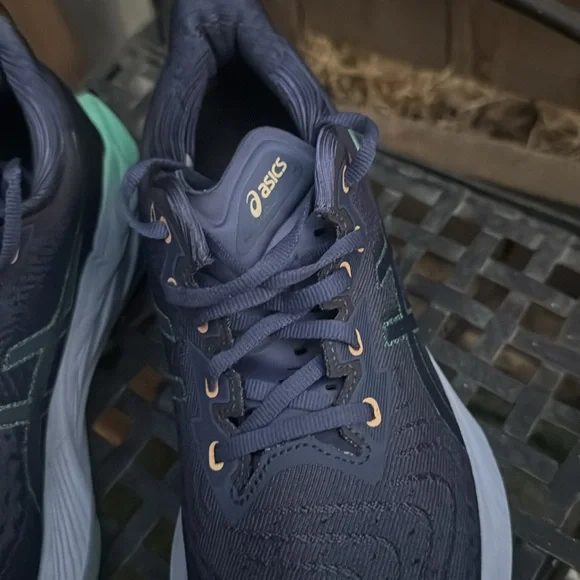 Asics Novablast 4 Womens Sz US Thunder Blue Athletic Running Shoes Sneakers - Picture 8 of 12